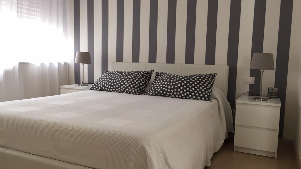 Bernini 20 Bed & Breakfast Napoli Oda fotoğraf